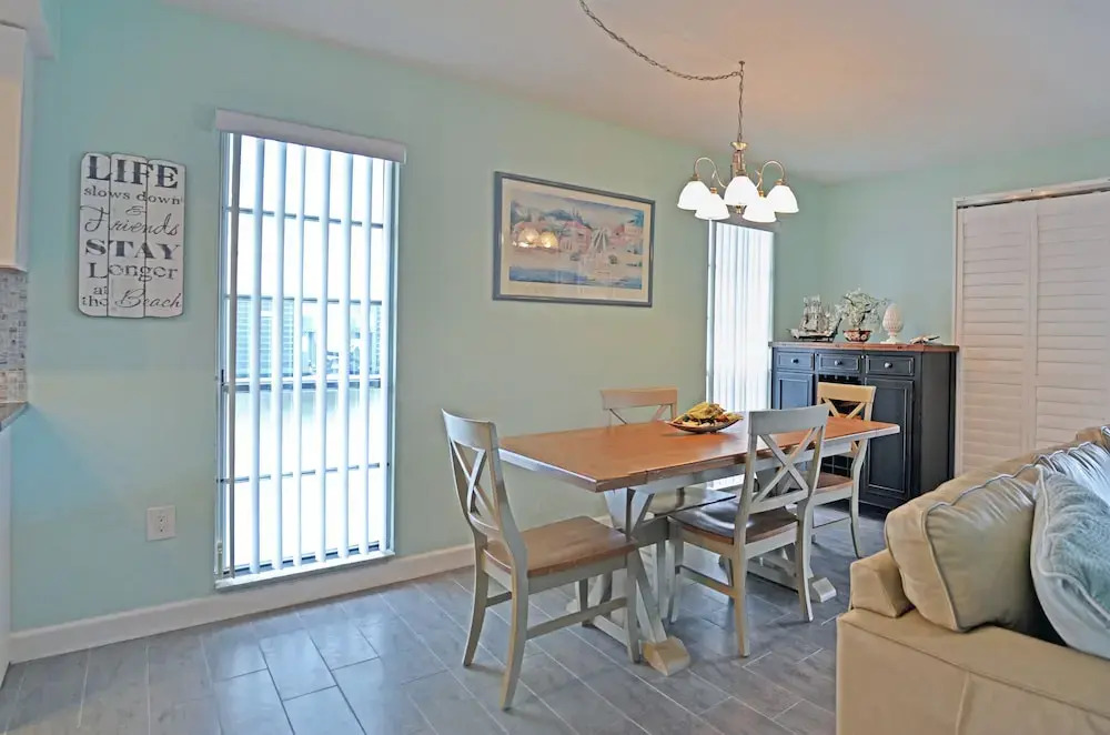 Holiday House 4