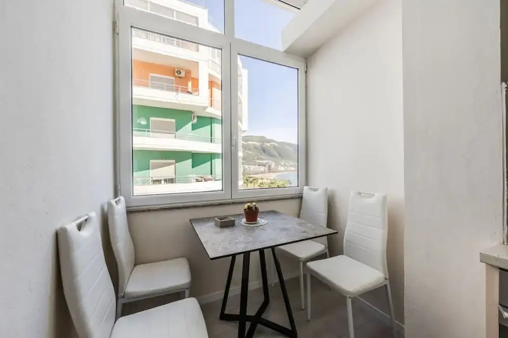 Beachfront Apartment - Near Beach City
