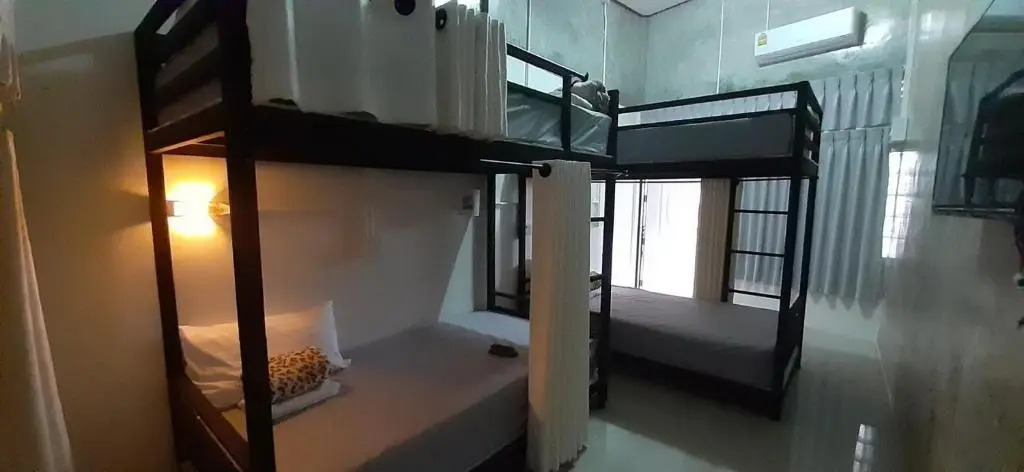 Tuk Tuk Trat Hostel