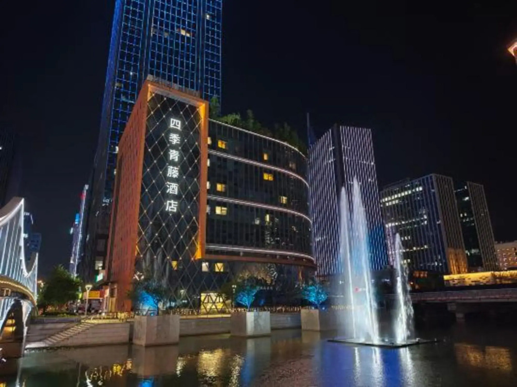 Four Seasons Qingteng Hotel (Ningbo South CBD Romon Universal City)