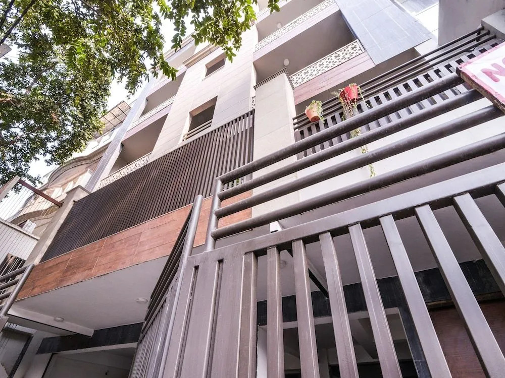 OYO 25086 Hotel Prince Plaza