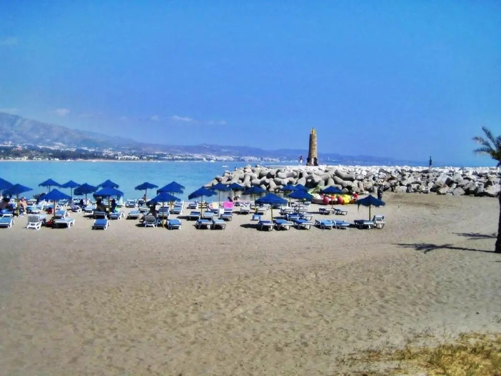 Puerto Banus first line with sea and Marina views