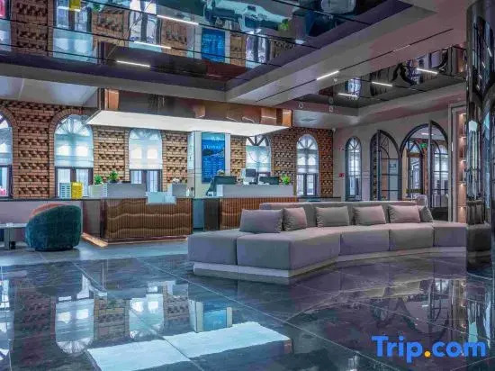 Yinchun Grand Hotel (Wangjialiang Subway Station)