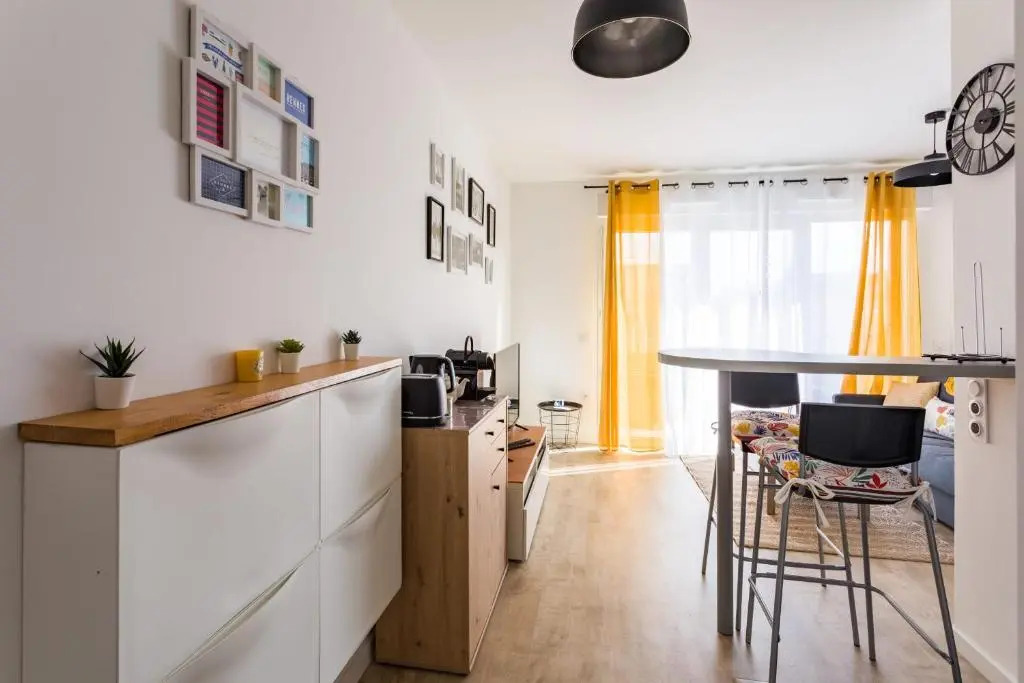 L'IVOIRE - Joli appartement - 1 chambre avec balcon et 1 place de parking