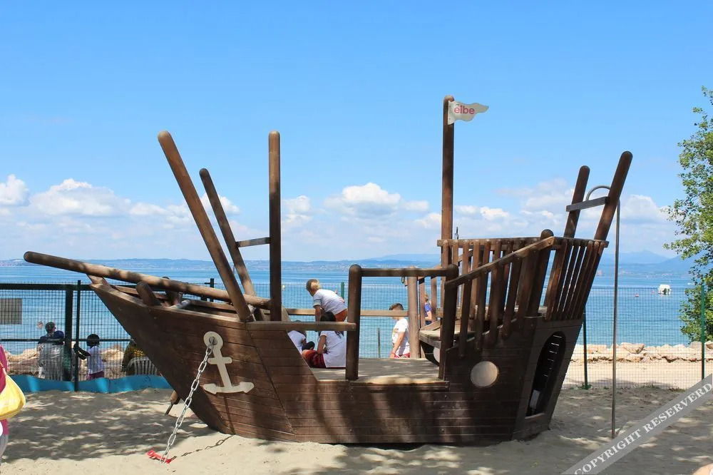 Albatross Mobile Homes on Camping Cisano & San Vito S. p. A