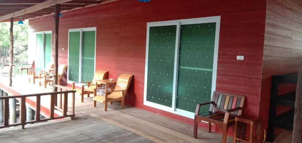 TA YAI HOMESTAY