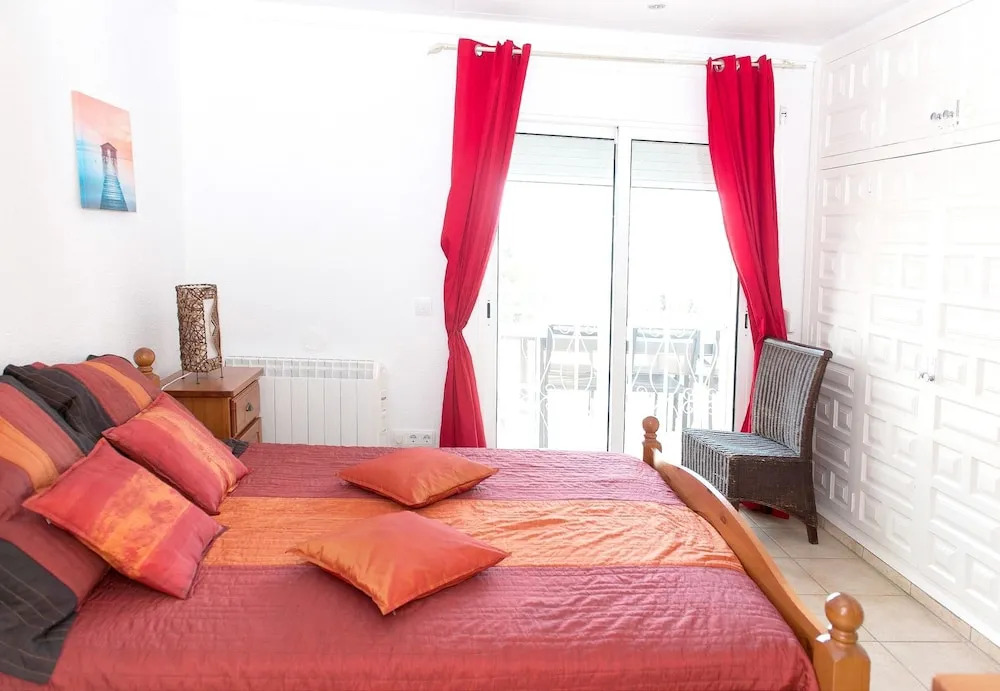 Villa With 5 Bedrooms in El Mas Fumats, With Private Pool, Enclosed Ga