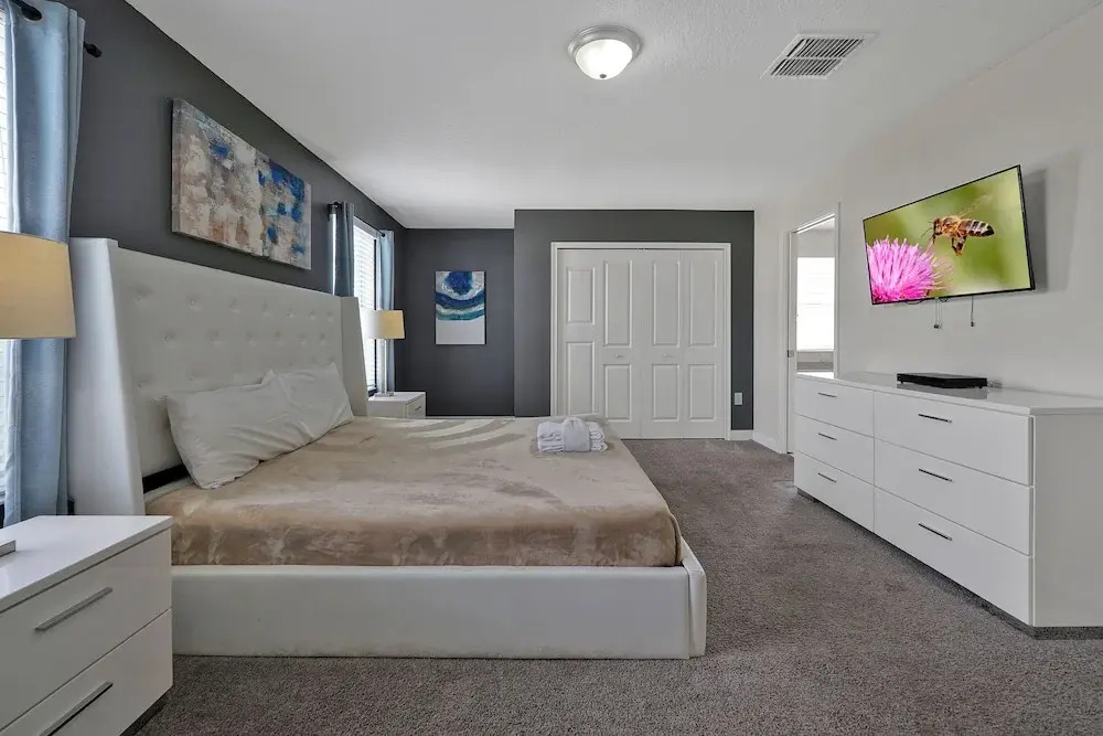 1674 Moon Valley DR, Davenport, 6bed