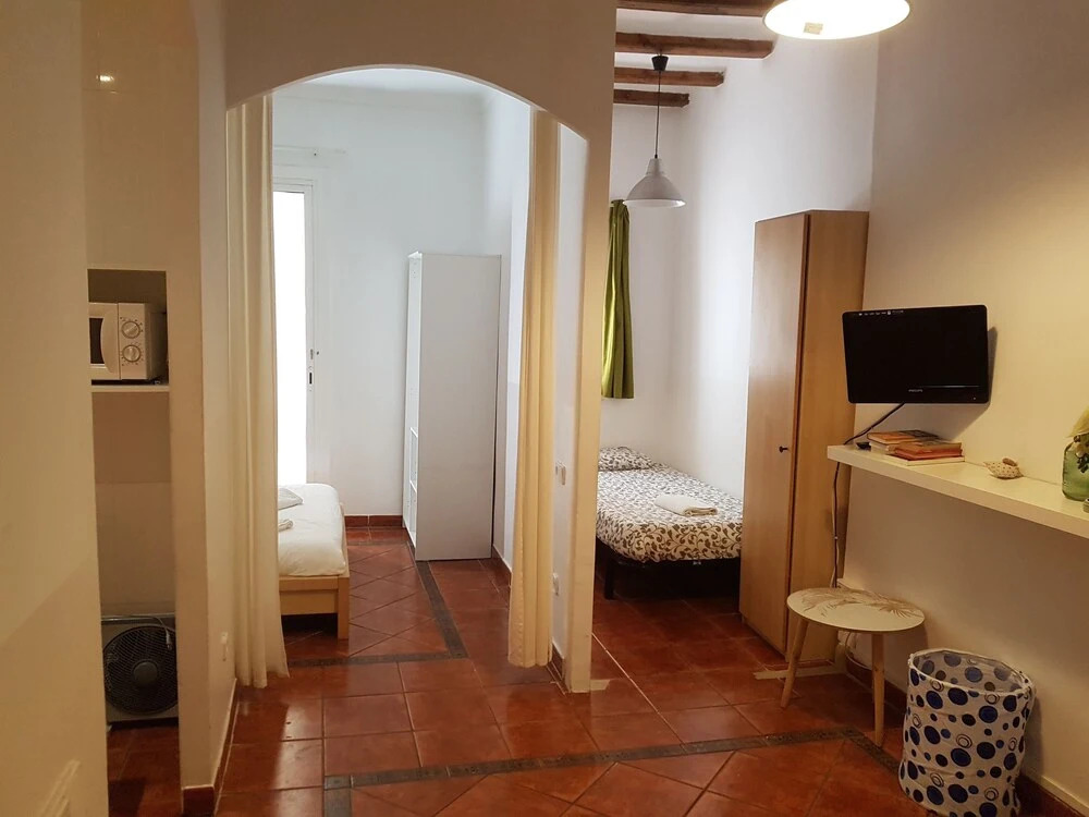 Central Comfortable Apt Born 2.1