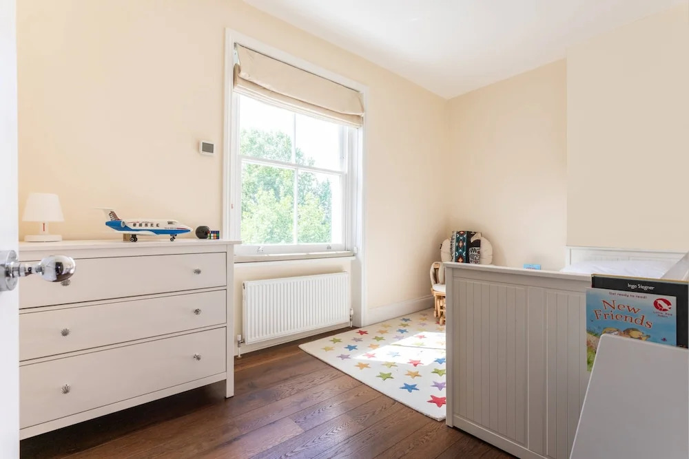 Bassett Road XII by Onefinestay