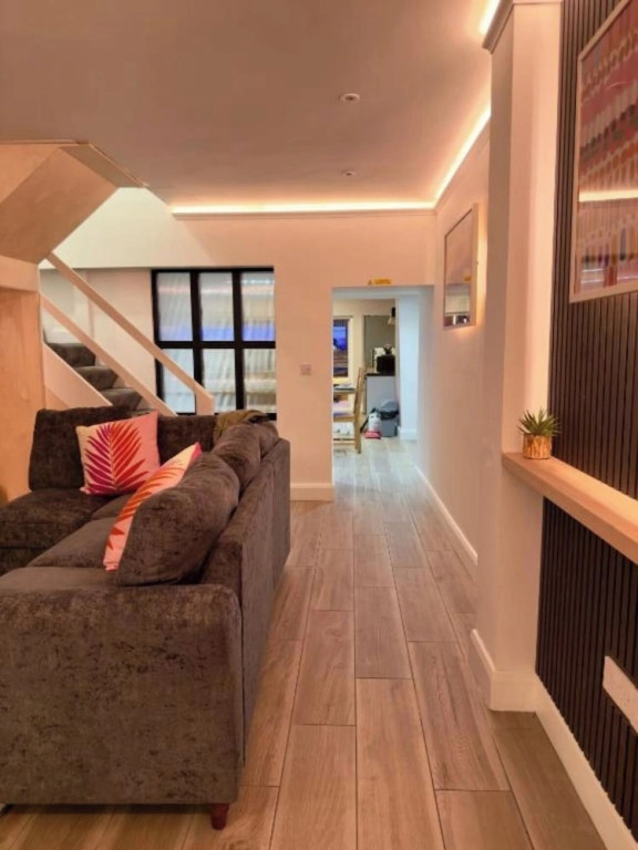 Stylish City Centre Hideaway & Hot Tub