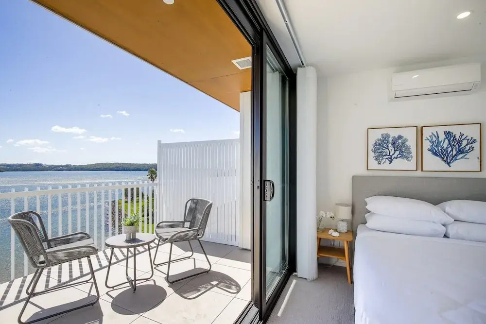 Superb 2-bed Apartment With Scenic Bay Views
