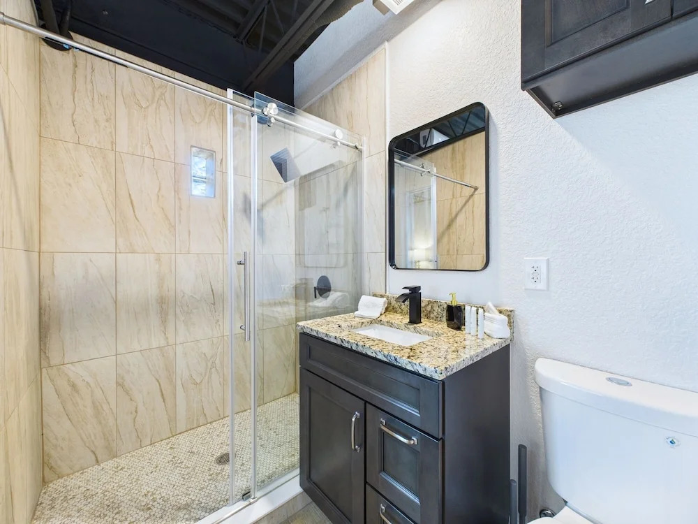 Loft Getaway Near Port Beach -unit 203