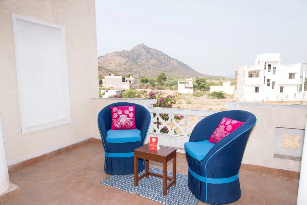 OYO 10949 Home Mount View 3BHK Villa Goverdhan Vilas