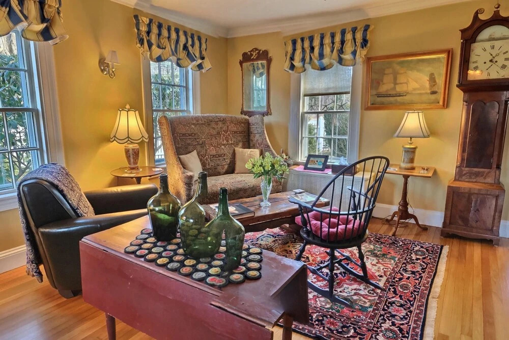 Carriage House Inn