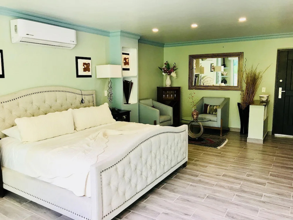 Family vacation home, 10 miles from downtown Pv romantic zone, ocean frontage
