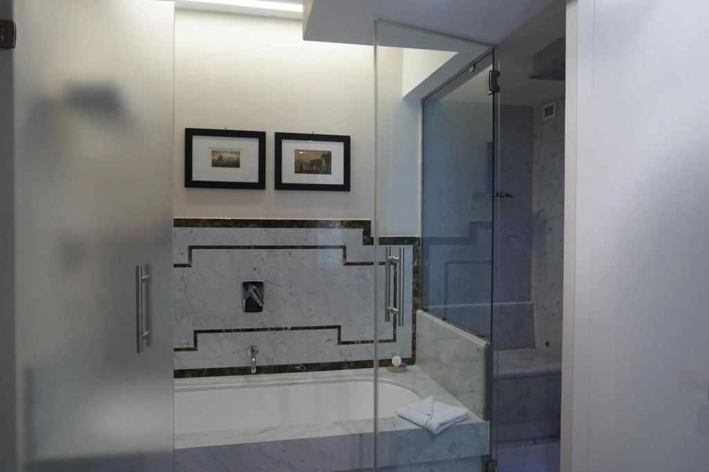 Trevi Palace Luxury Inn