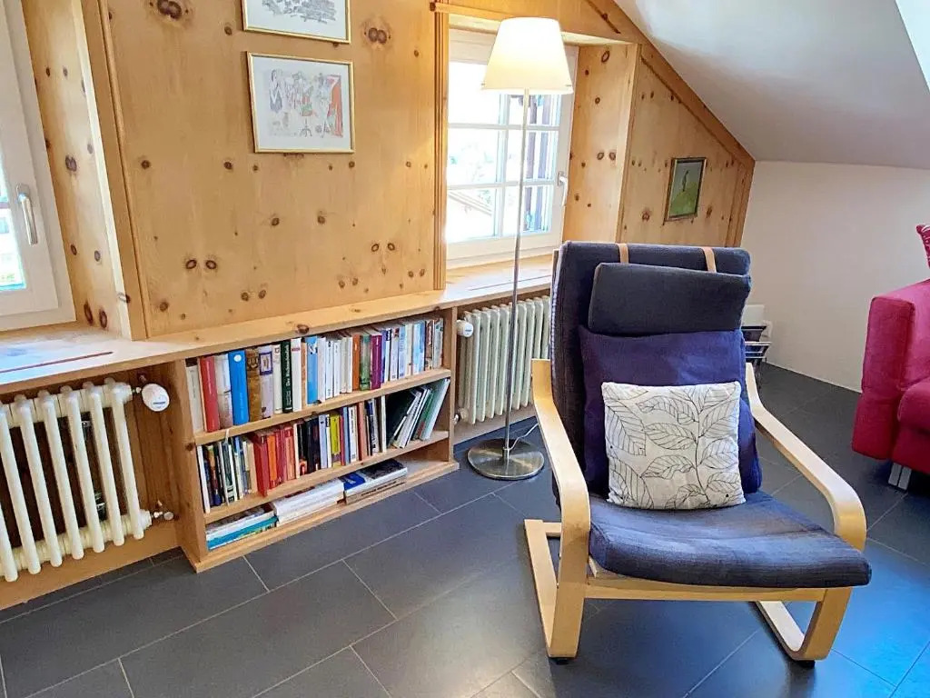 Dachwohnung im Alpenstil, 60m2 für 2P, mit Garage BM186