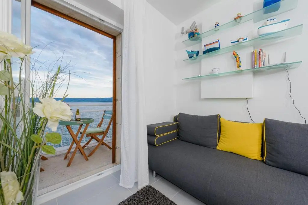 Top Location! Beach & Center Apt 4