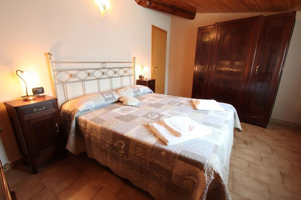 Cozy Attic Lake View in Nesso