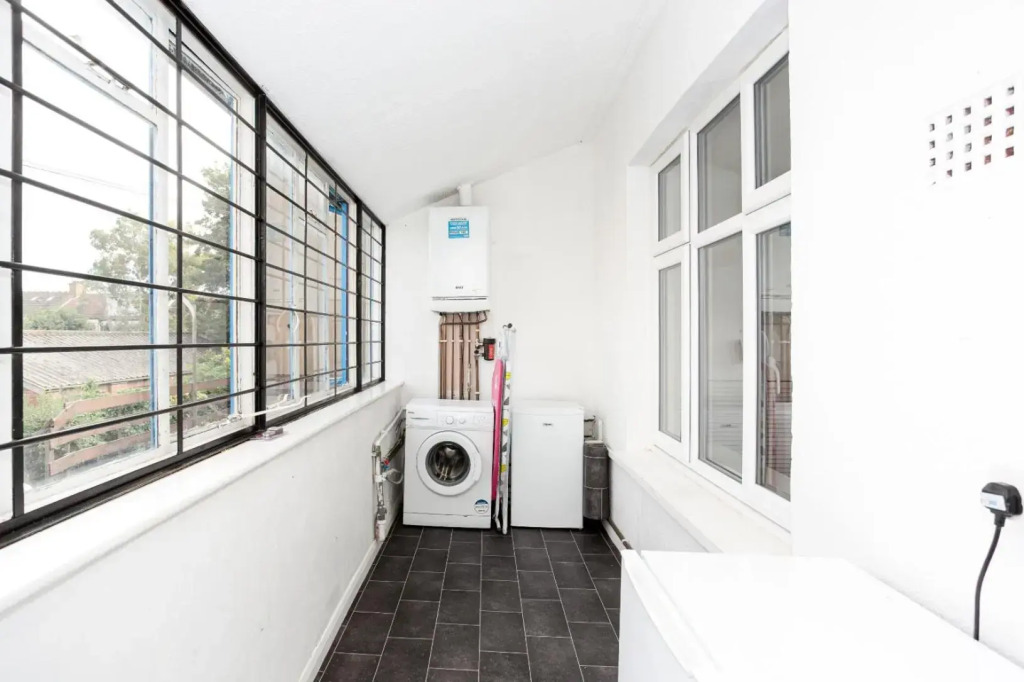 The Woodgrange - 4-Bedroom Apartment