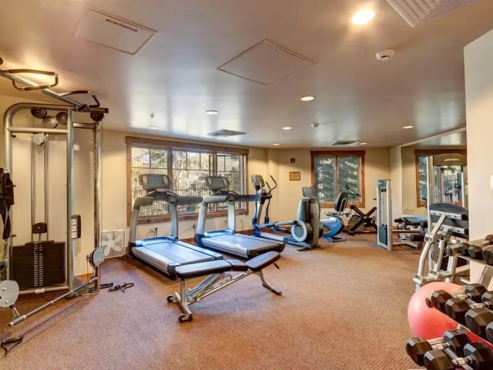 Luxury 2 Bedroom Mountain Vacation Rental in Breckenridge With Access to a Hot Tub and Heated Garage Parking