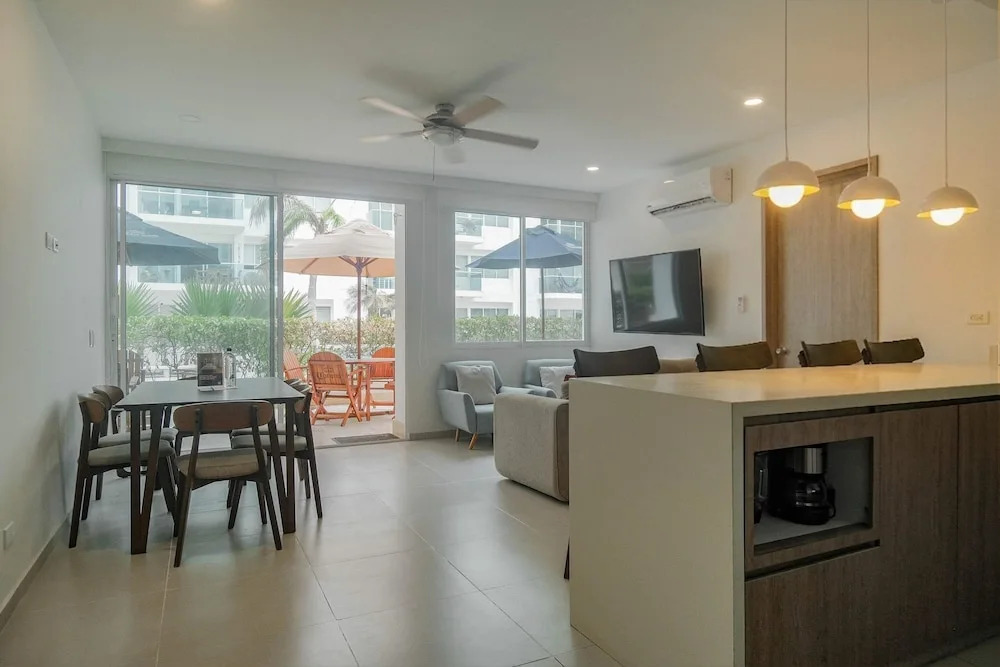 w Deluxe 2BR w Terrace A C in Morros