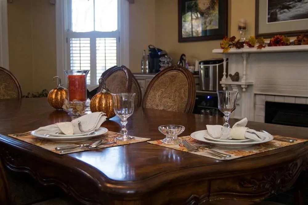 Oak Hill On Love Lane Bed and Breakfast Inn