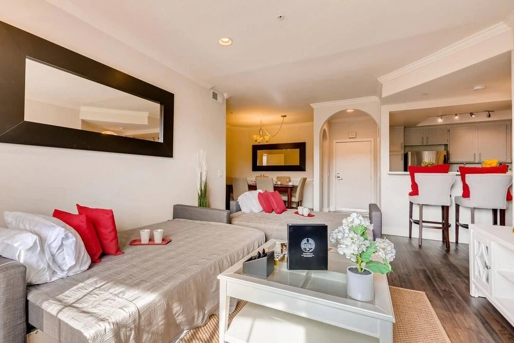 Gorgeous LA LA Land Beverly Hills 2BR - Fast Wifi - Free Parking! (BW2)