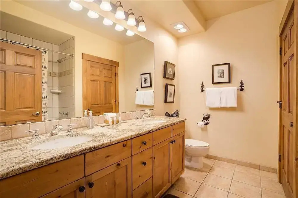 Tl2306 Top Floor and Amenities Galore! Beautuful Residence! Winter Specials!