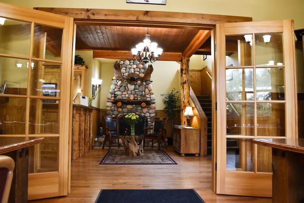 Exit Glacier Lodge