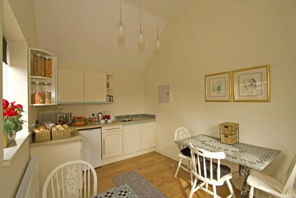 Meals Farm - Courtyard Room