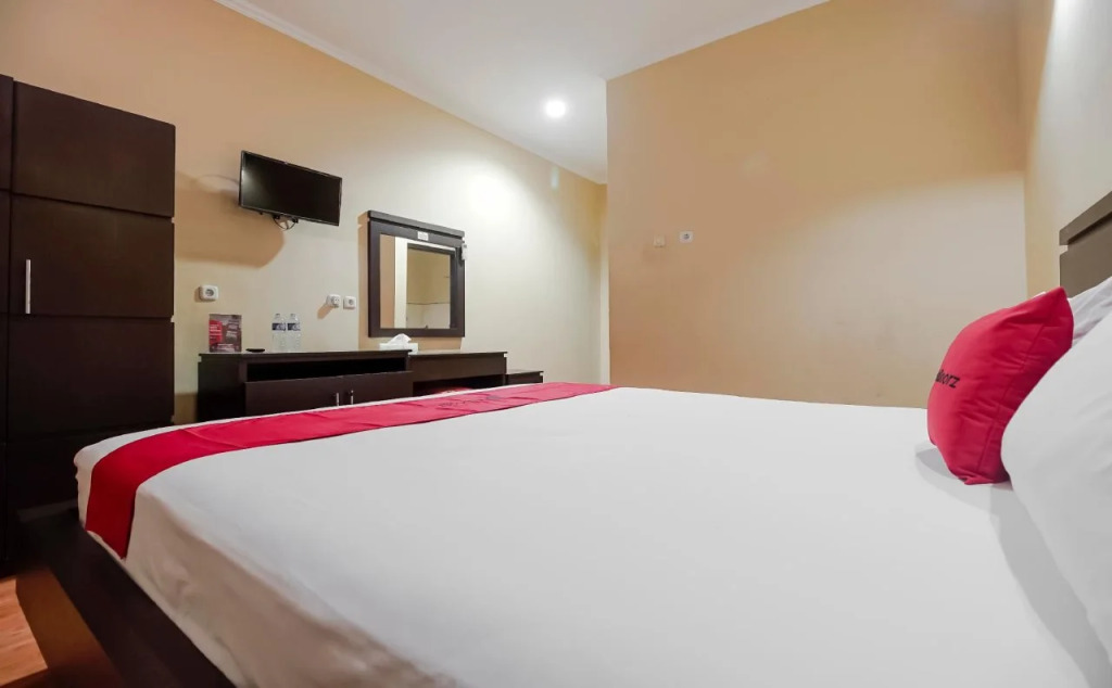 RedDoorz near Pantai Tanjung Pendam