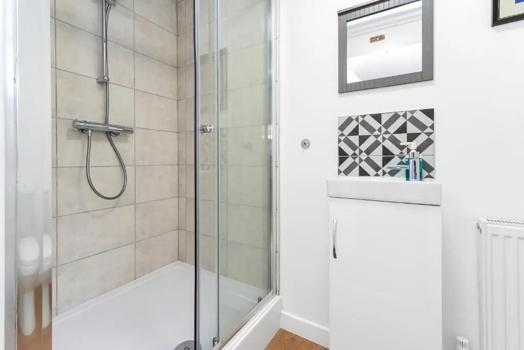 Cheerful Stays - Livingston - 4 Bedroom 3 Bath Home