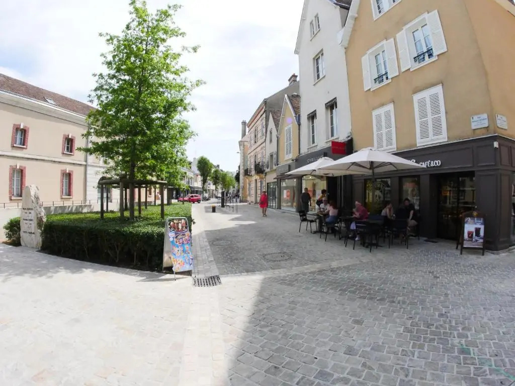 Coeur de ville, joli 2 pieces au 1er étage, Wifi !