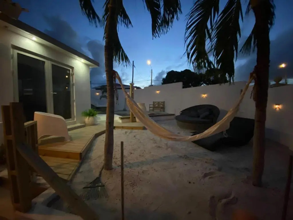 4BLESSINGSCURACAO TOP location swimming pool & nearby beaches -