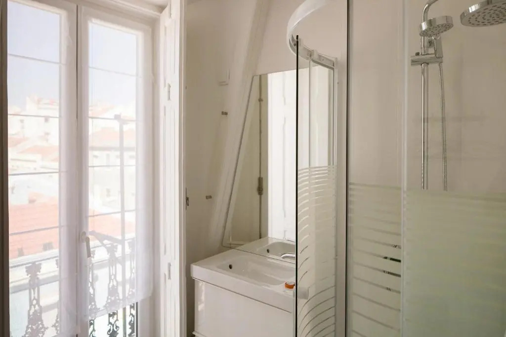 Classic and Comfortable Topfloor Apartment 13 by Lisbonne Collection