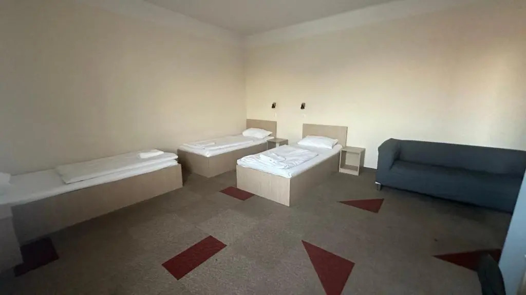 FREE PARKING, FREE BREAKFAST, only 15 minutes to City Center