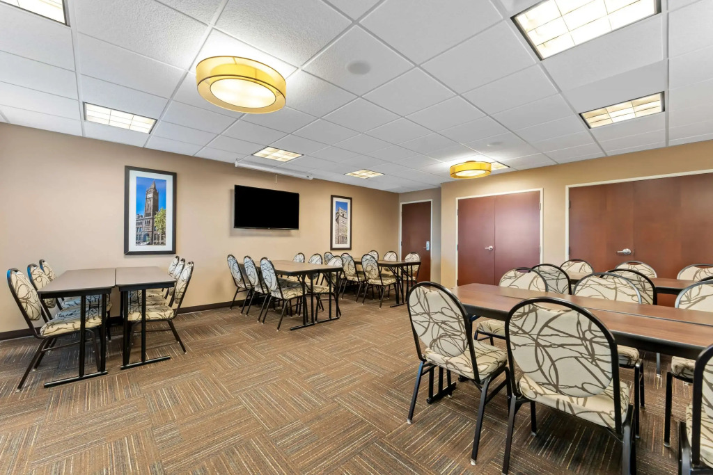Comfort Inn & Suites Avera Southwest