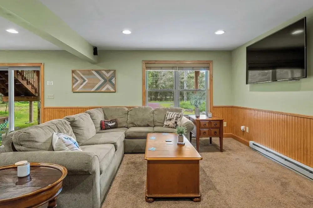 Sleeps 18 Lake Access, Game Room, Close to Skiing Otter Banks by Avantstay