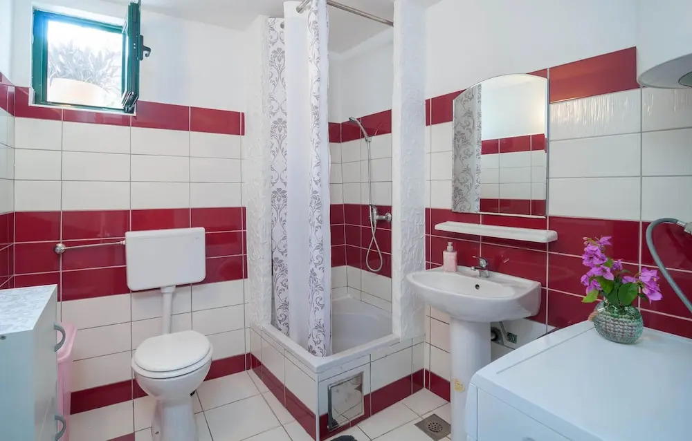 Amazing Home in Mirca with Hot Tub, WiFi & 4 Bedrooms