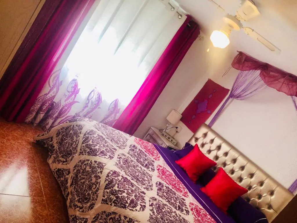 GRAN CASA con TERRAZA a 3 min Playa con Wifi - rodeada de servicios