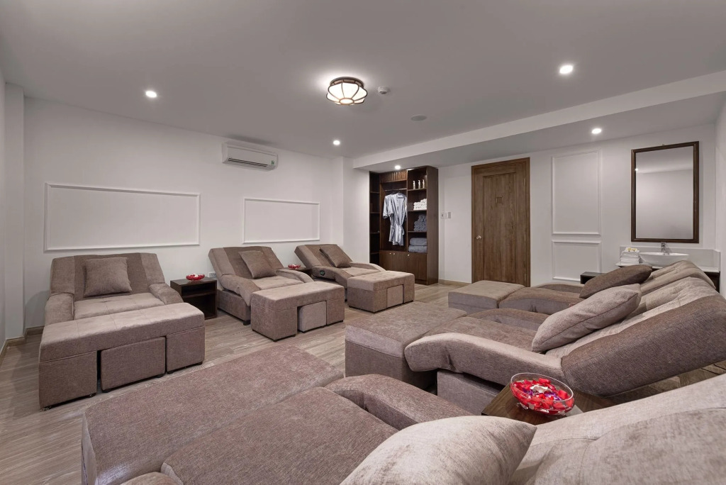 Grand Luxury Seaview Hotel & Spa by HOS