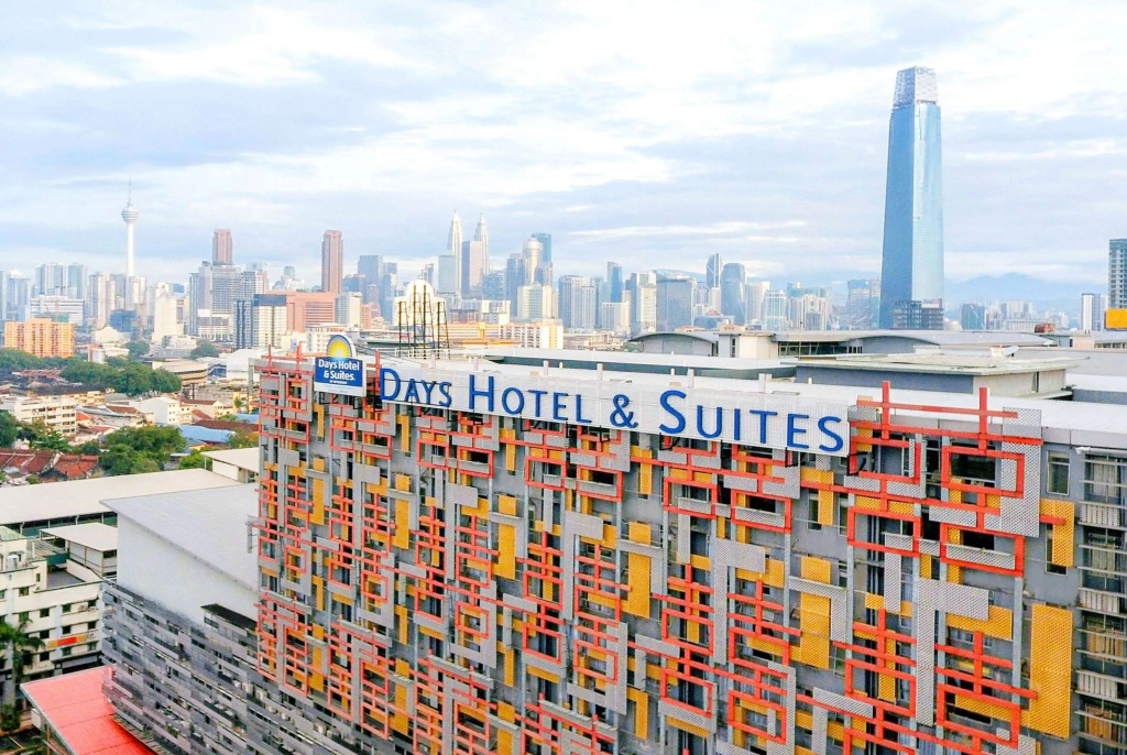 Days Hotel & Suites by Wyndham KL - Chan Sow Lin MRT or LRT
