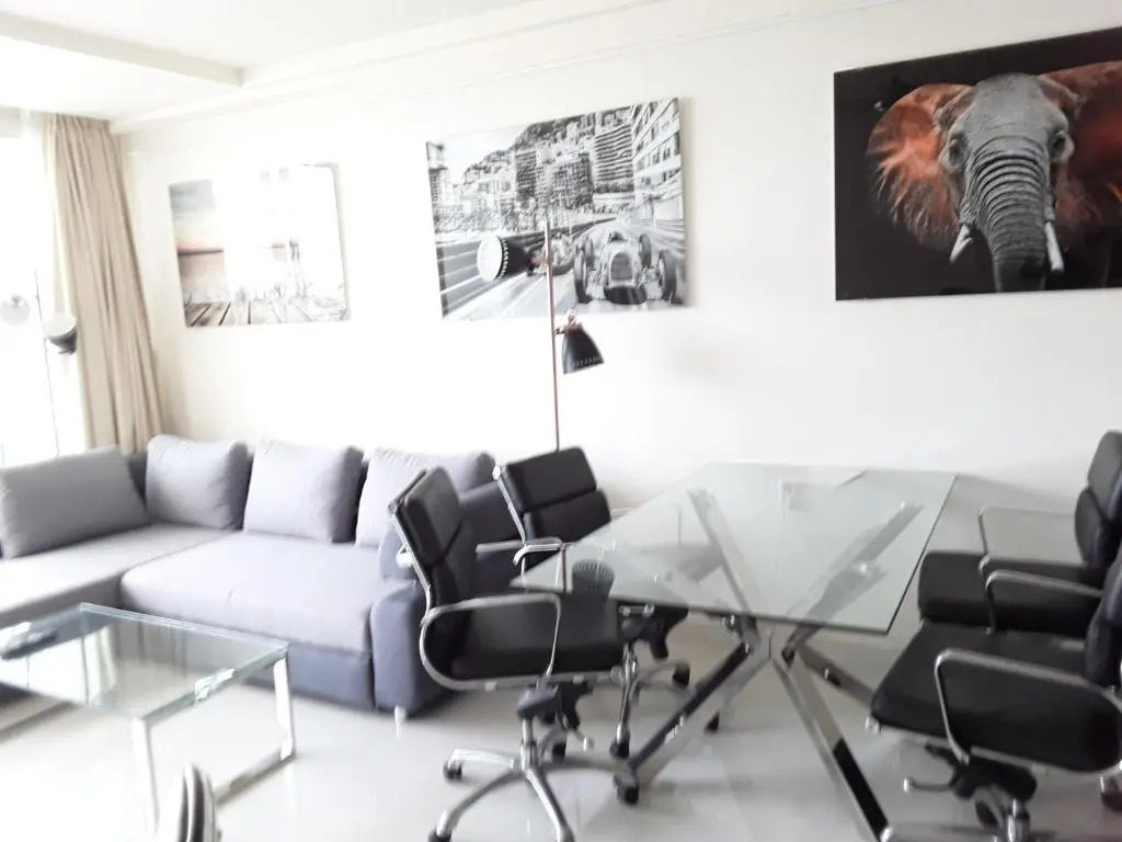136 A First Line sleeps 6