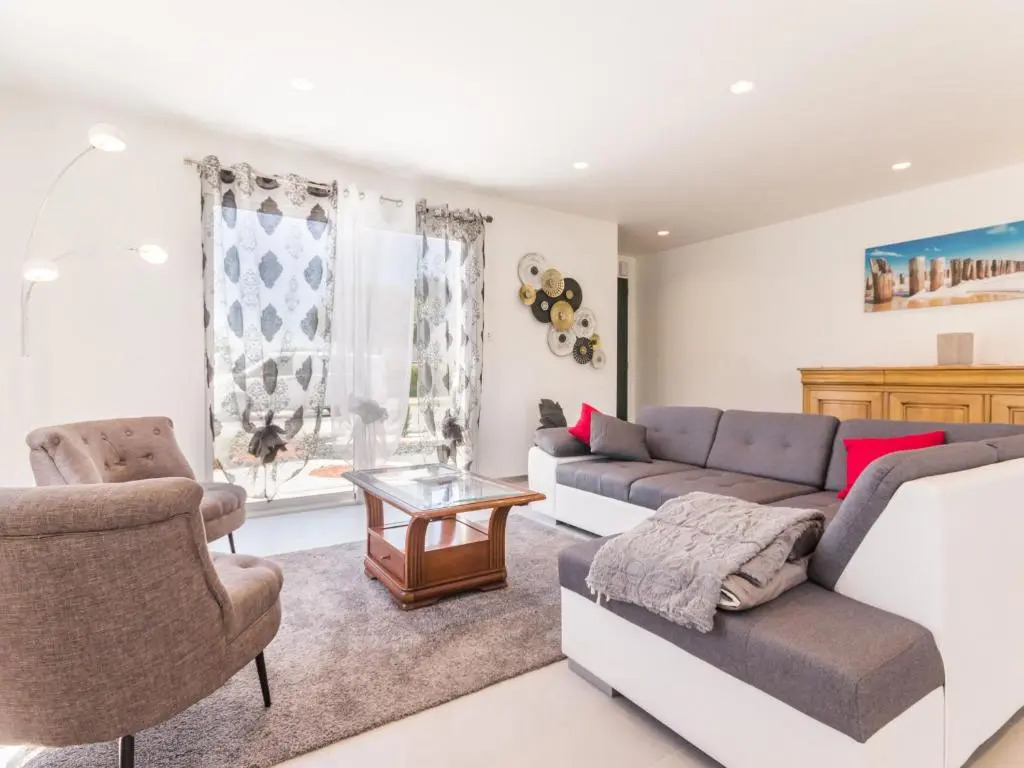 Maison moderne à 100m de la mer avec jardin clos, garage, WiFi, proche camping avec commerces, animaux OK - FR-1-306-1205