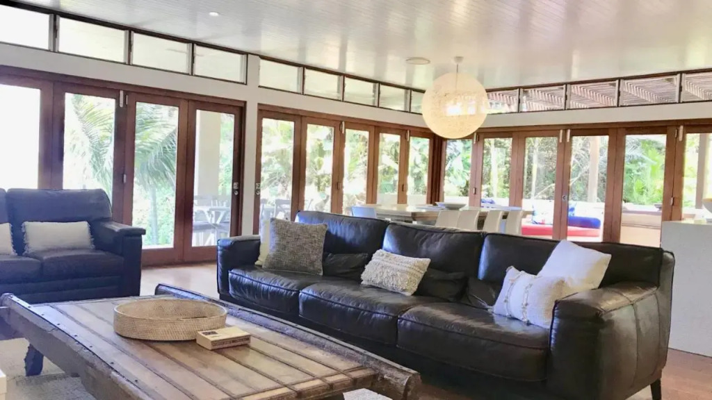Liapari Beach House