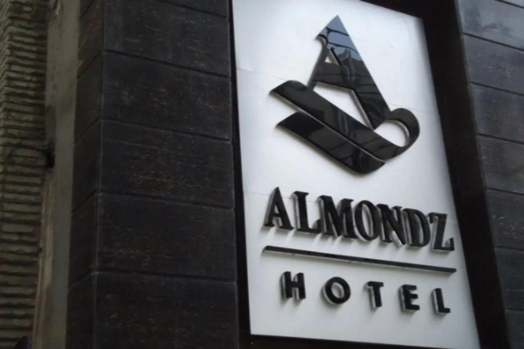 Almondz Hotel