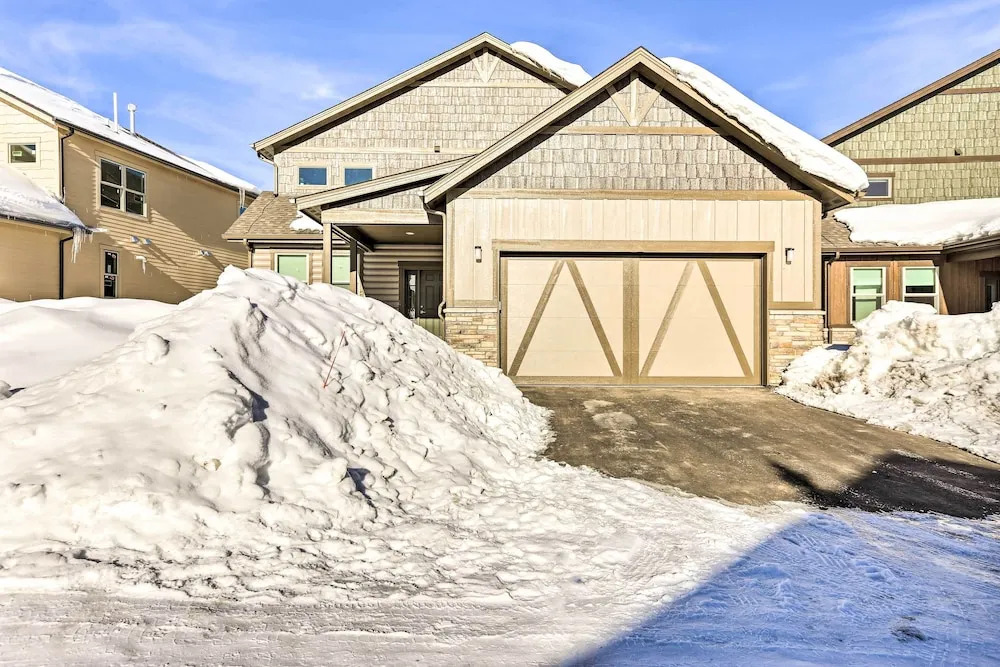 Hike & Ski: Stunning Home w/ Hot Tub in Granby!