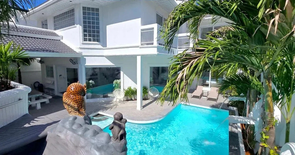 EMPIRELAND Luxury Pool Villa Pattaya Walking Street